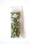 楽豆屋のサクサク小豆抹茶風味（フリーズドライ小豆に抹茶を塗した豆菓子）