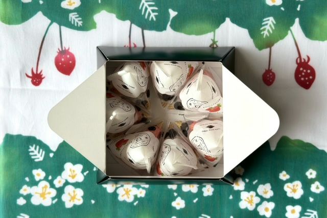 にじゆら手ぬぐいいちご畑で包んだイチゴのマスカルポーネッぴープチギフト